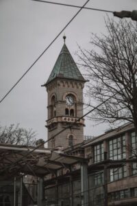 Virtuvės ir vonios ventiliacija: ventiliatorius garų ir drėgmės kontrolei, kad patalpos būtų sausos